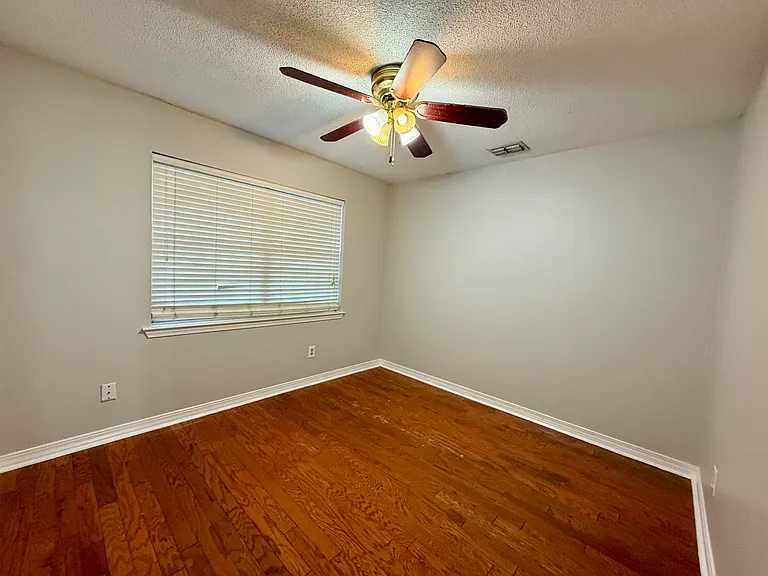 570 Becky Ln — Photo 9