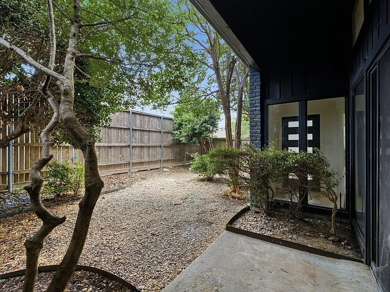 9410 Moss Farm Ln — Photo 23