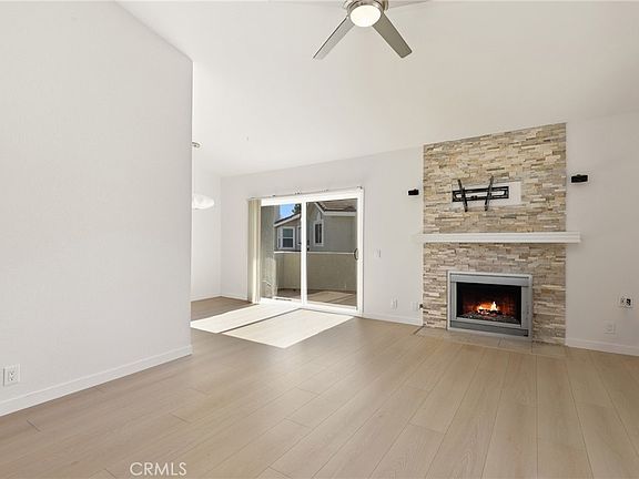 5th image of 549 Springbrook N