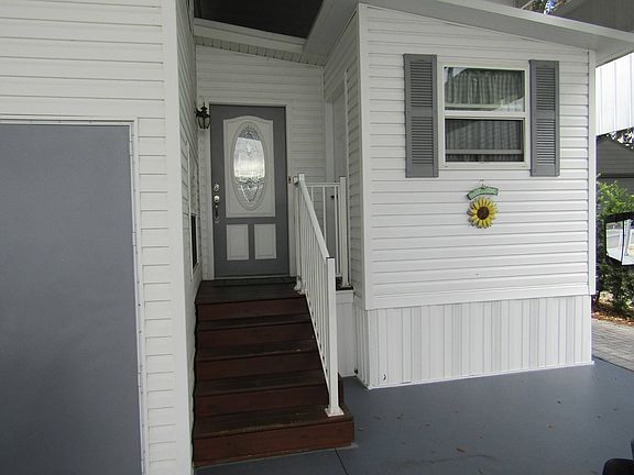 3rd image of 324 Sawgrass St