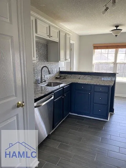 3 bed, 2.0 bath, 1804 sqft, $1,500 — Photo 3