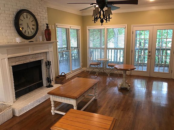 2nd image of 1010 Cupp Ln