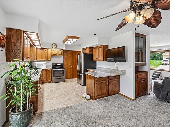5th image of 121 Palmer Dr