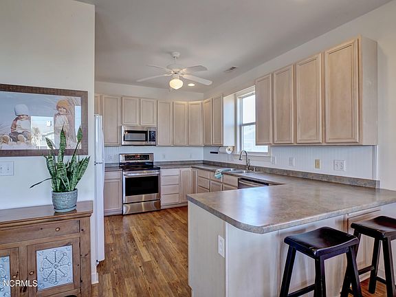 3rd image of 1203 Carolina Blvd