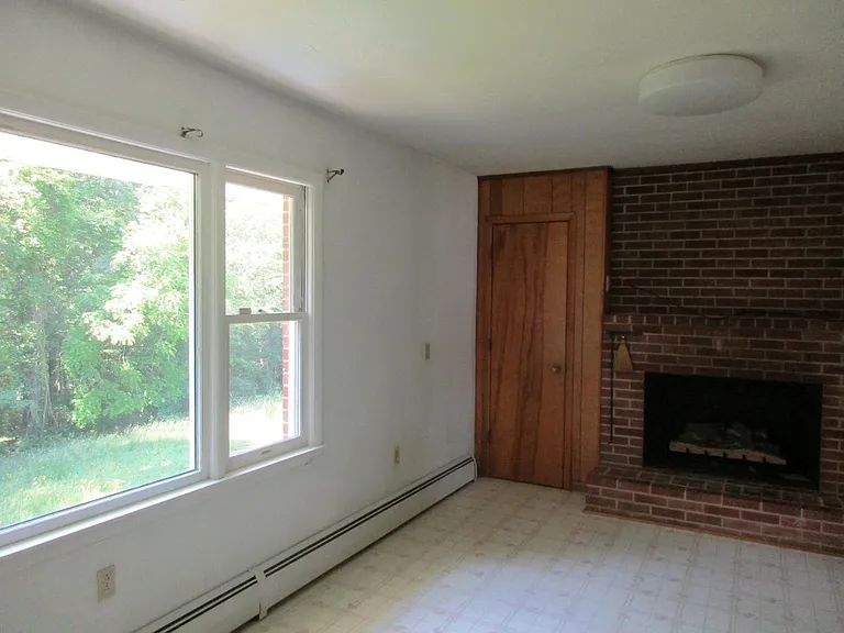 1220 Stafford Dr — Photo 8