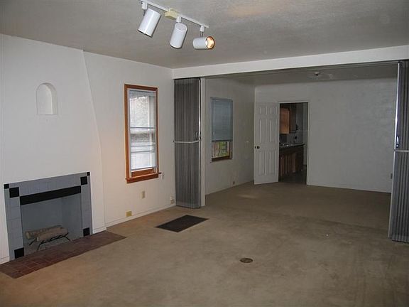Large Living Room w/ Fireplace