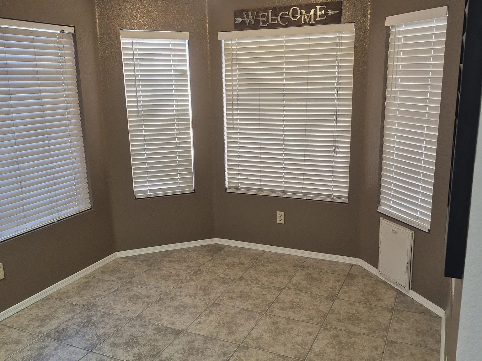 3 bed, 2331 sqft, $2,575 — Photo 3