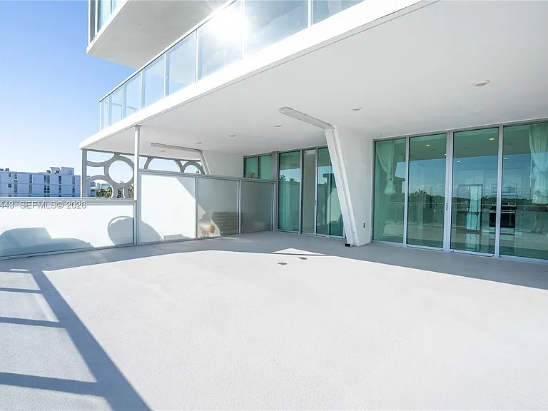 8425 Crespi Blvd #303 — Photo 3