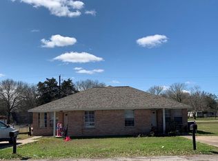 208 Hunters Ln, Eagle Lake, TX 77434