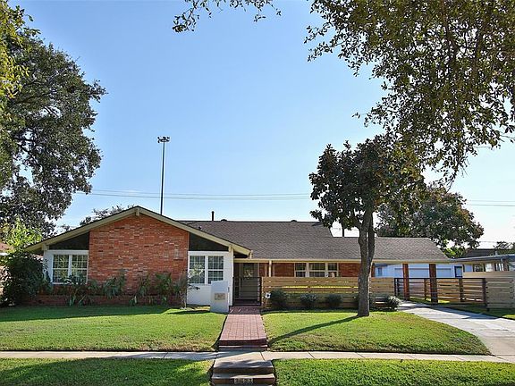 2nd image of 3627 Woodvalley Dr