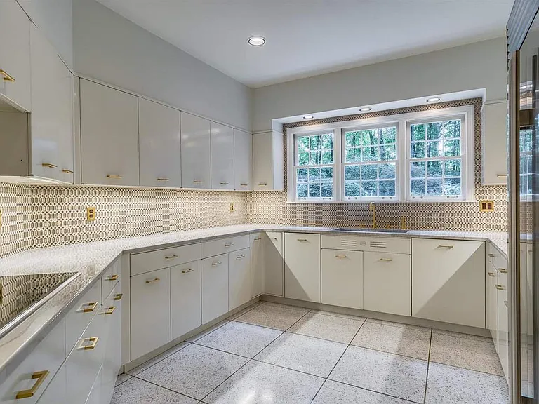 5711 Shady Grove Rd — Photo 10