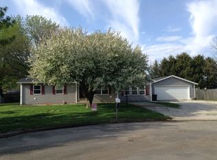 406 Park Cir, Saint Joseph, IL