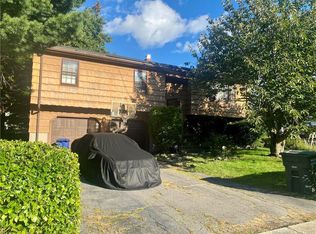 30 Williamsburg Rd, Bridgeport, CT 06606