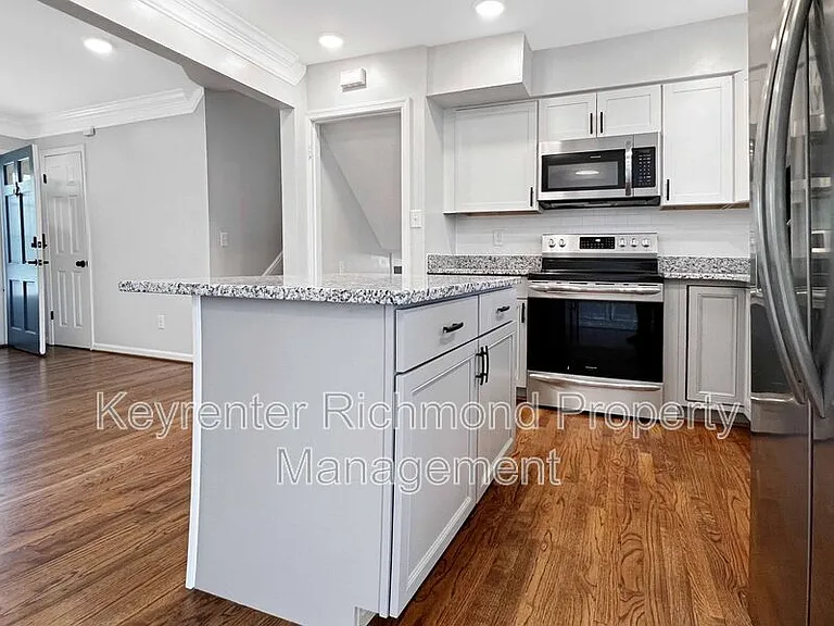 2704 Susten Ct — Photo 6