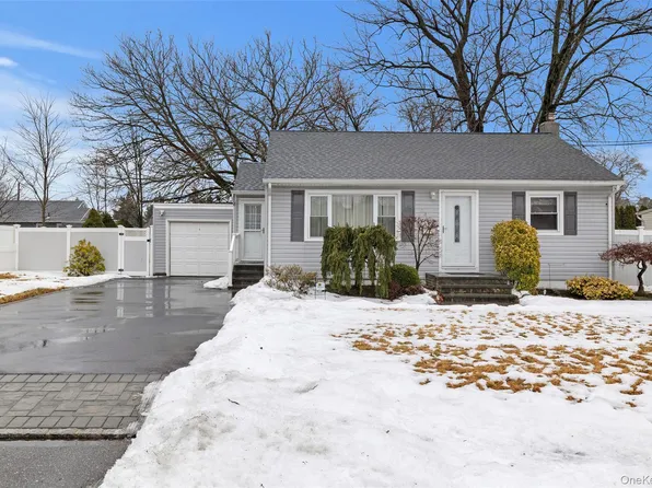 449 51st Street, Lindenhurst, NY 11757