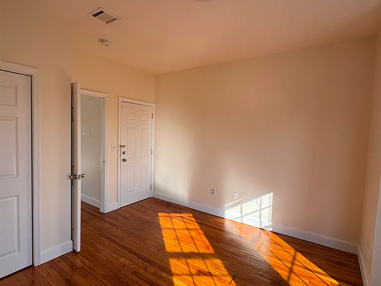 226 Linden Ave #3L — Photo 6
