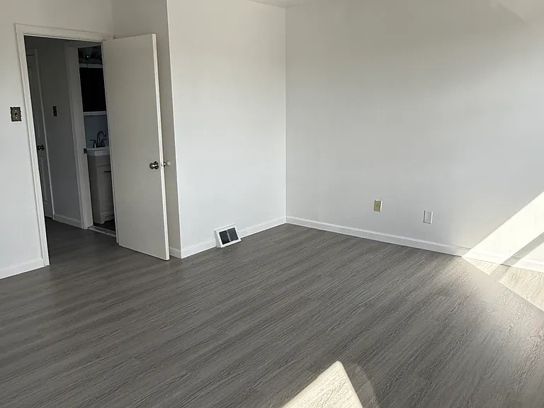 11828 Basile Rd — Photo 17