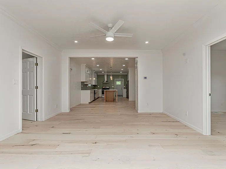 829 Broadway Ave — Photo 5