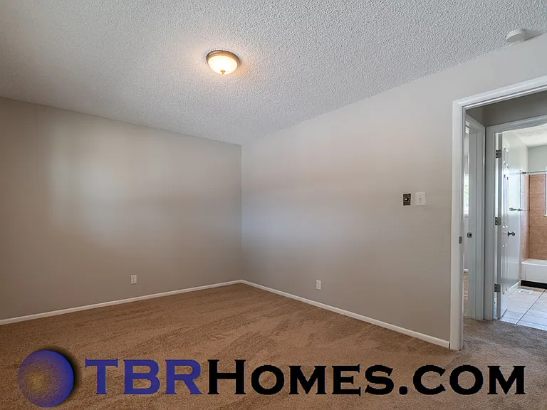 14435 Olmsted Dr — Photo 9
