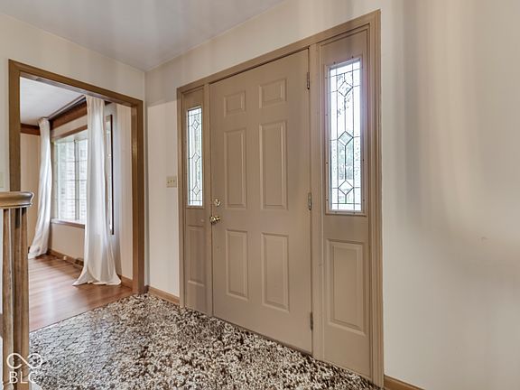 4th image of 594 Watterson Ct