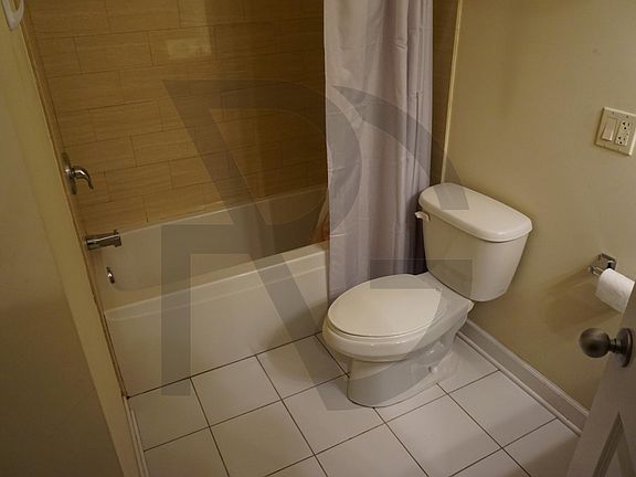 4th image of 853 W Cornelia Ave #X1s