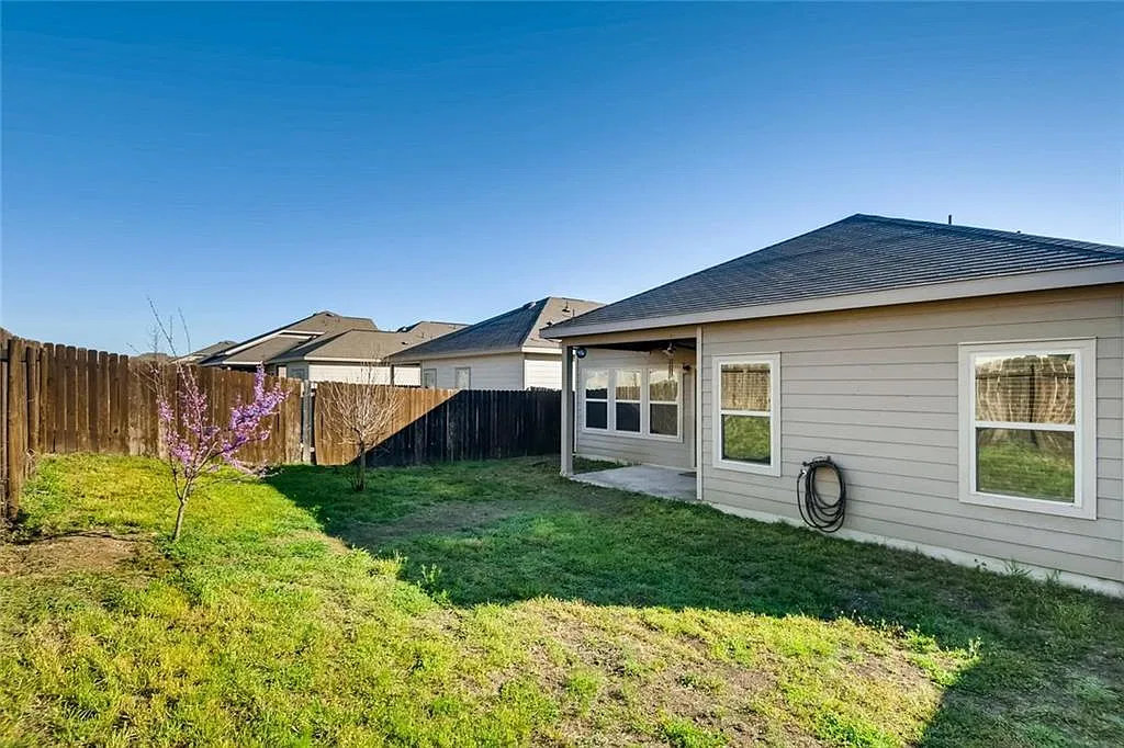 3 bed, 1752 sqft, $2,099 — Photo 4