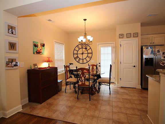 4th image of 8215 Lisa Ln