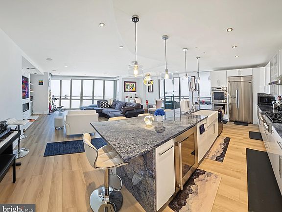 4th image of 139 Waterfront St Unit 306