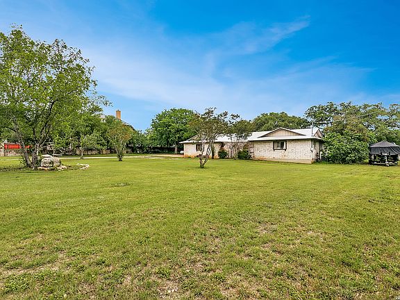 3rd image of 3881 MENGER DR