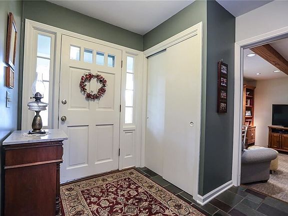 4th image of 8 Willowhurst Dr