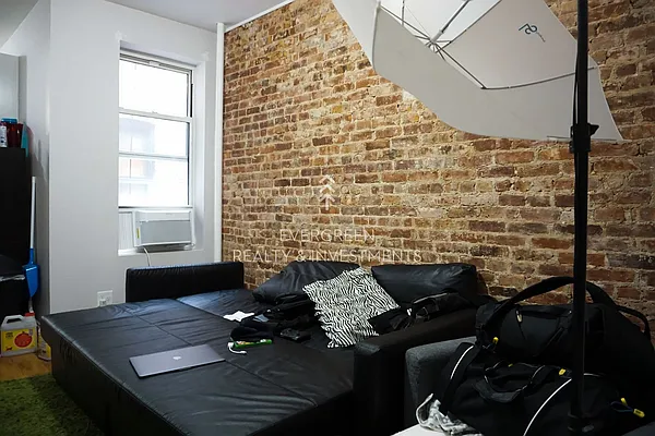 Rented by Evergreen Realty & Investments | media 3