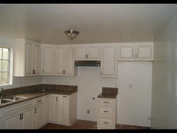 4th image of 1920 Effie St APT 1