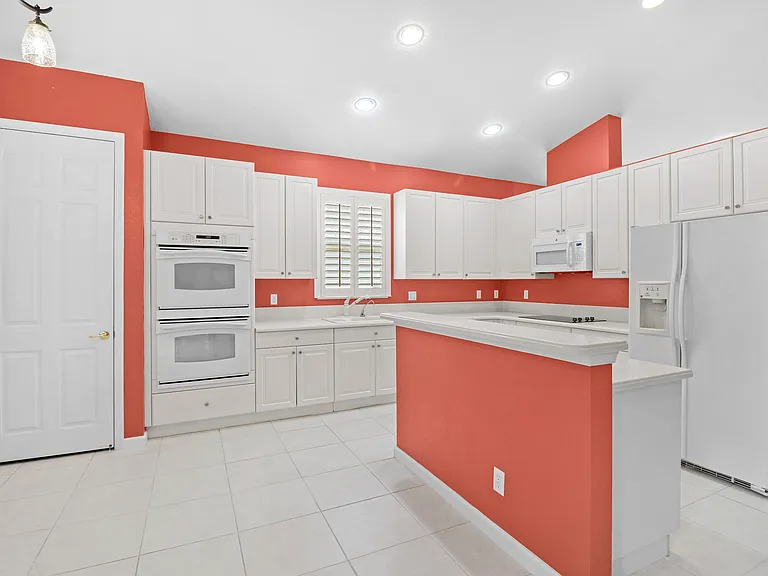 1196 SE Fleming Way — Photo 7