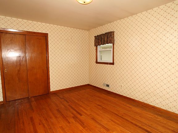 Master Bedroom - dbl closet