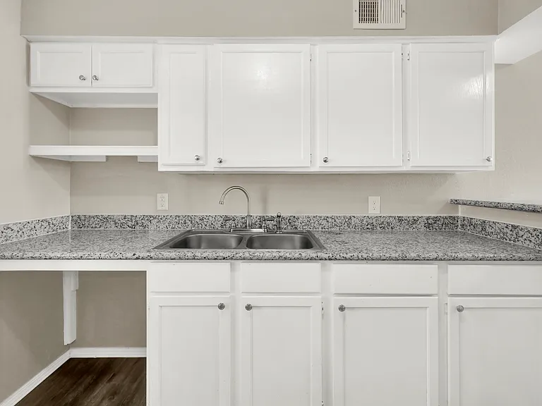 7245 Hillcroft St — Photo 7