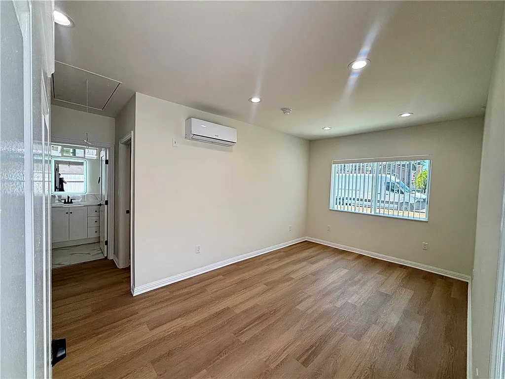 1 bed, 450 sqft, $1,900 — Photo 3