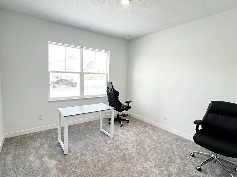 2725 Linwood Ave — Photo 7