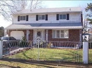 216 Acorn Ave, Central Islip, NY 11722