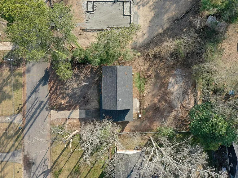 Tanglewood Dr — Photo 33