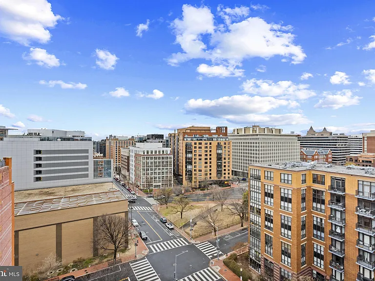 1117 10th St NW #202 — Photo 27