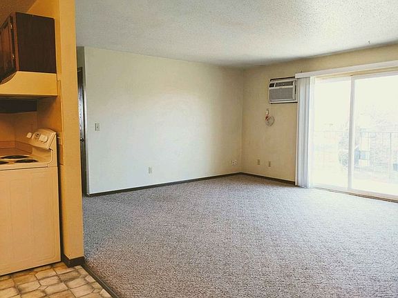 2nd image of 2901 E Rosser Ave APT 9