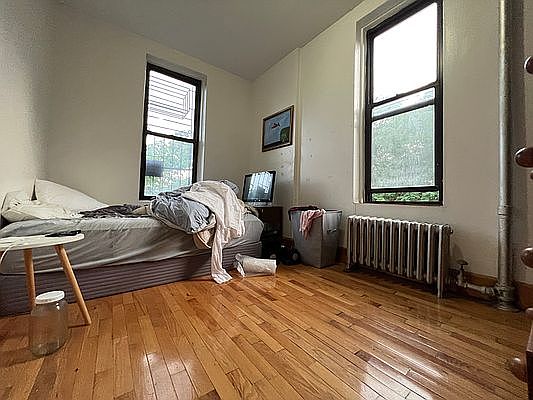 3rd image of 784 Park Pl #11