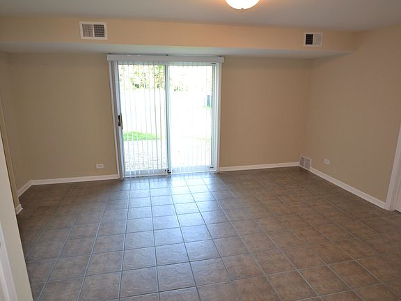 3rd image of 1415 N Park Dr