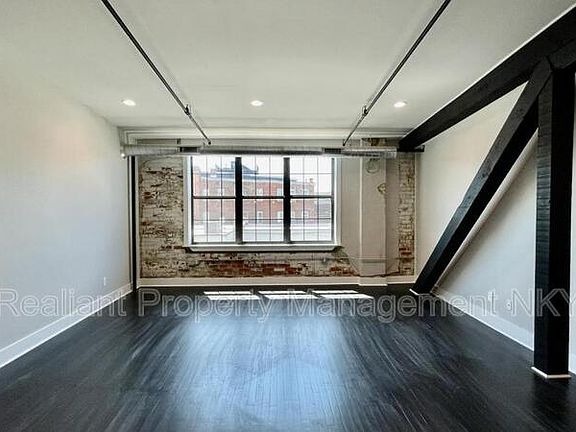 2nd image of 811 Madison Ave Penthouse 400