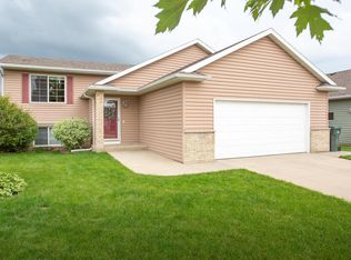 5824 Kingsbury Dr NW, Rochester, MN 55901