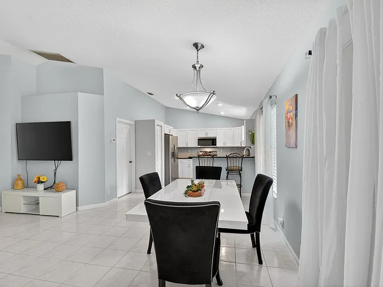 1080 Salmon Isle — Photo 23