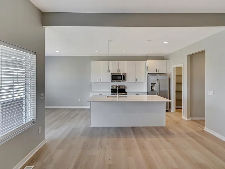 9049 S 42nd St — Photo 3