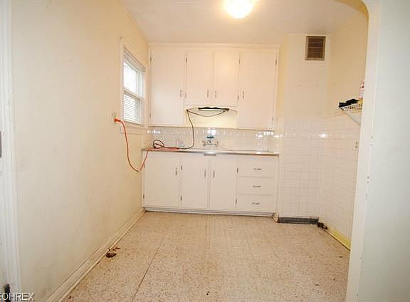 3rd image of 12009 Kensington Ave