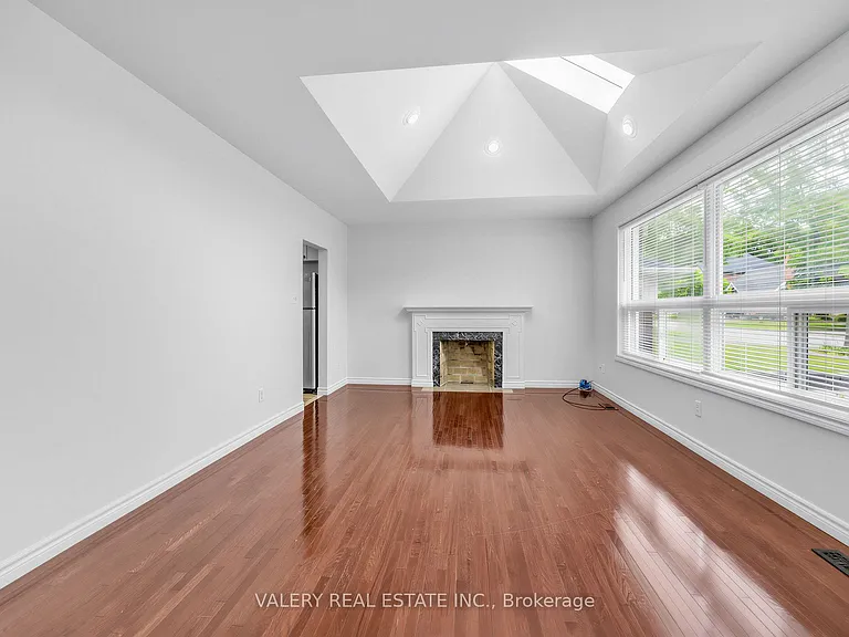 1366 Applewood Rd #MAIN — Photo 3