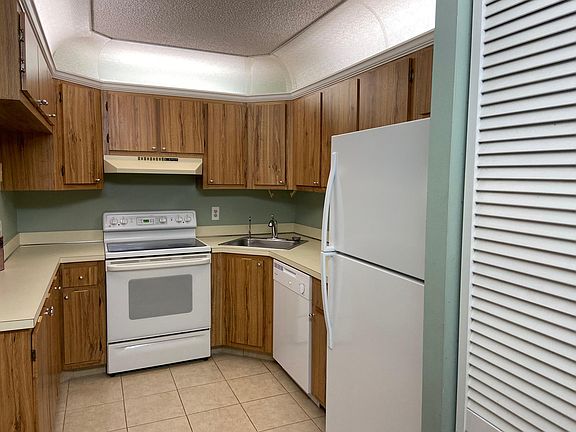 3rd image of 535 Shady Pine Way APT B1